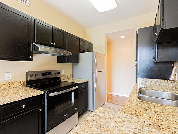 5th image of 7935 Preserve Cir APT 416