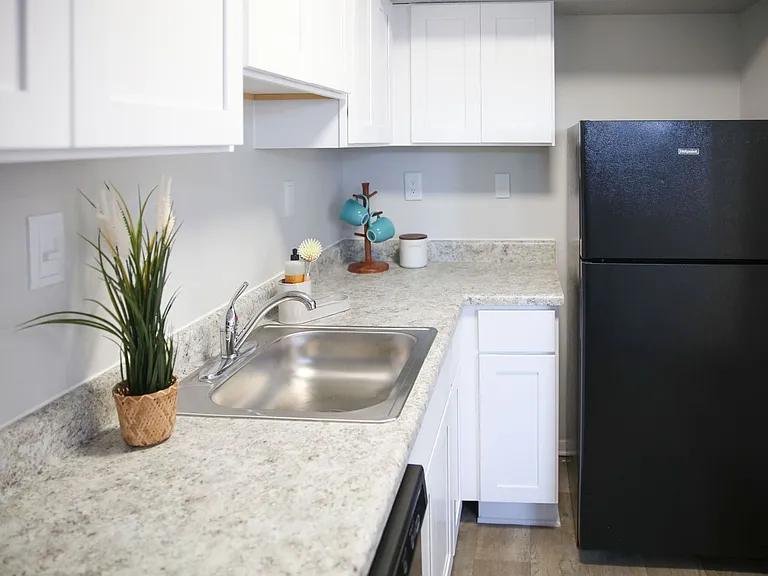 Aden Park Apartments — Photo 43