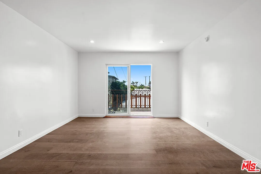 2 bed, 850 sqft, $4,350 — Photo 1