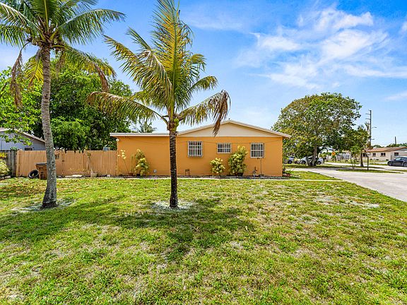 3rd image of 610 SW 10th Court