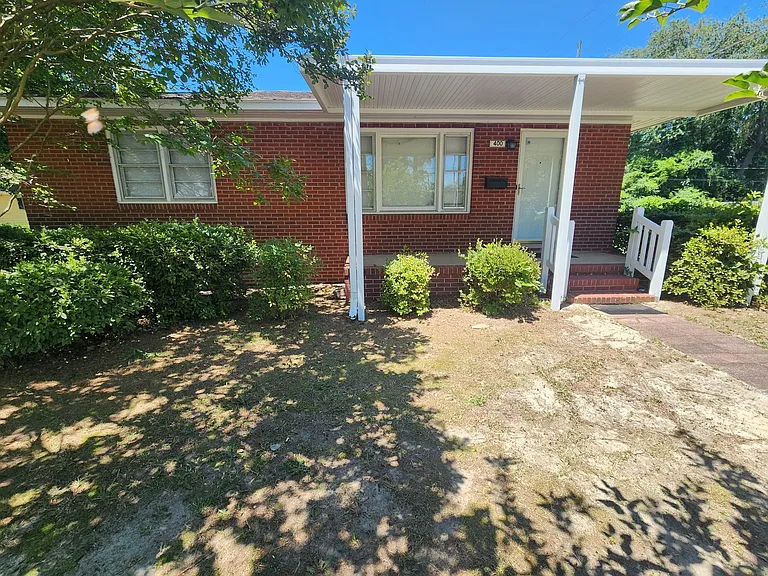 400 Roxie Ave — Photo 1