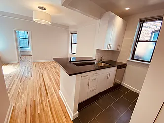 Rented by Metropolis Real Estate of Manhattan