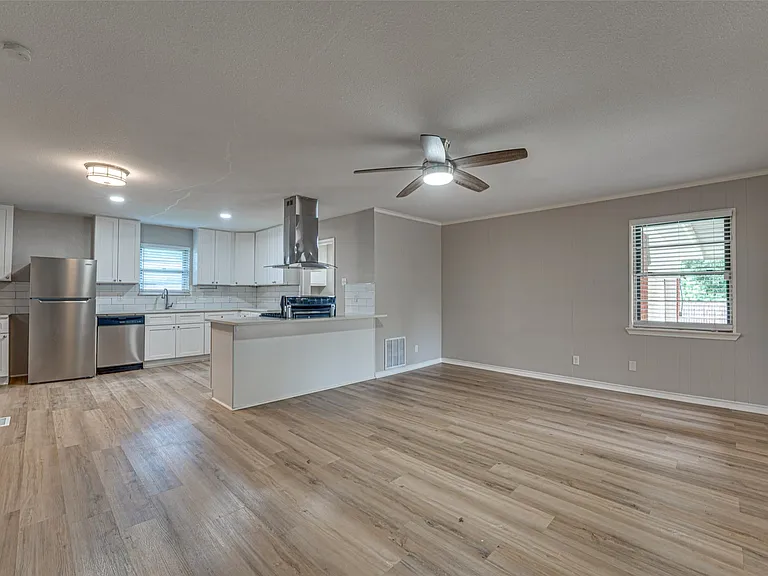 825 Branch Dr — Photo 12