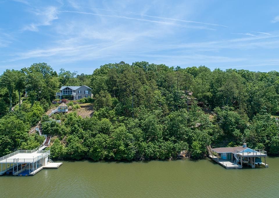 1st image of 10 Carrington Dr