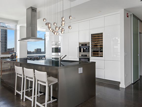 3rd image of 156 W Superior St #Penthouse 2