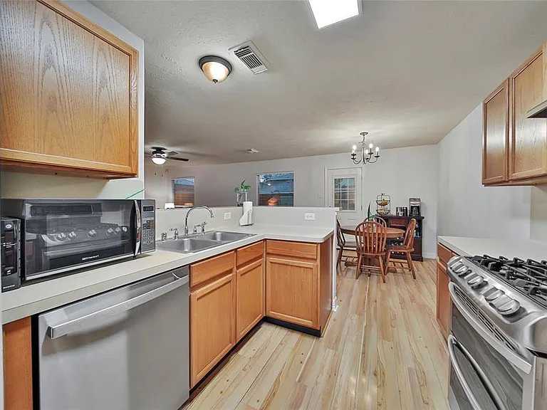 16923 Lockford Ln — Photo 4