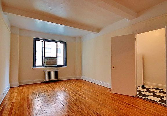 3rd image of 11 Waverly Pl APT 5J
