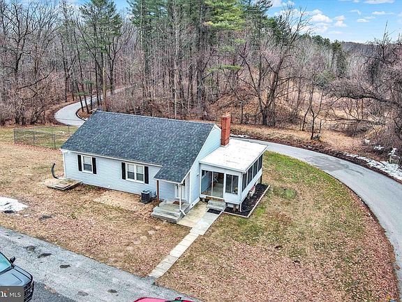 2nd image of 1320 Hicks Rd