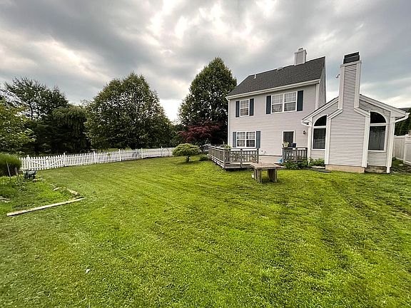 Exterior (Deck & Backyard)