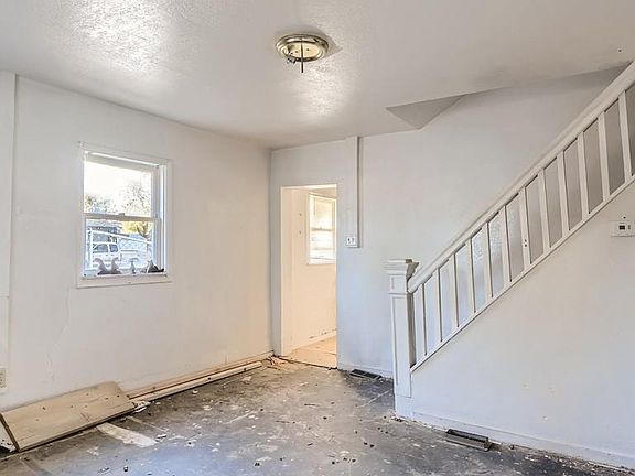 5th image of 724 E 2nd St