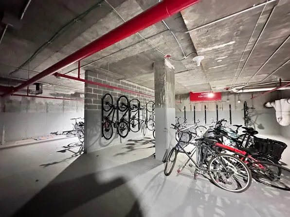 400 Claremont Avenue image 33 of 39