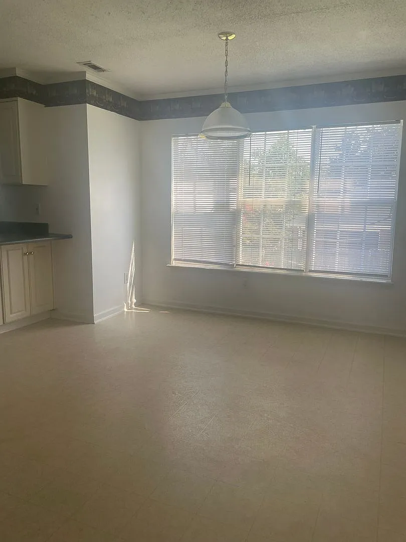 Spacious home Corner Lot, Walk to Stallings Island School — Photo 4