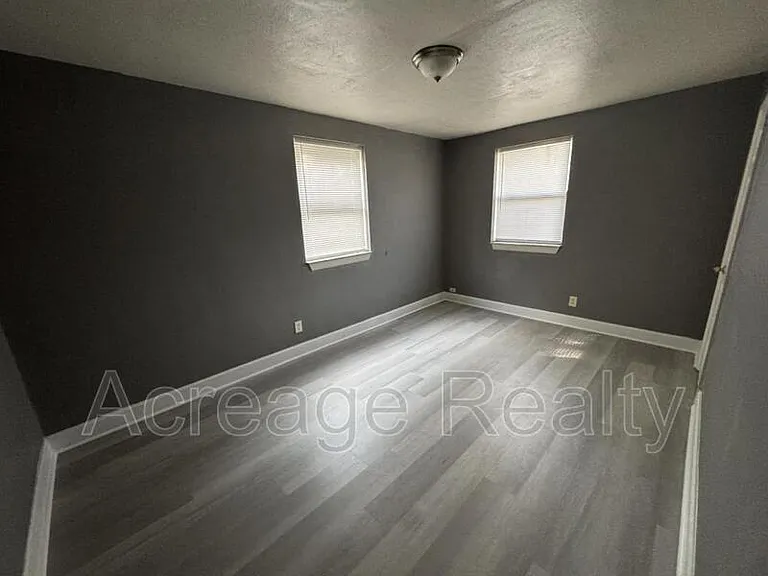 4114 Moncrief Rd — Photo 5