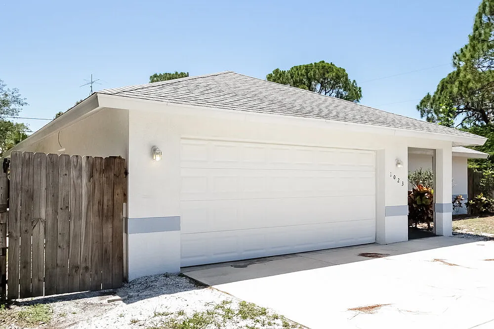 3 bed, 2.0 bath, 1351 sqft, $2,735 — Photo 2