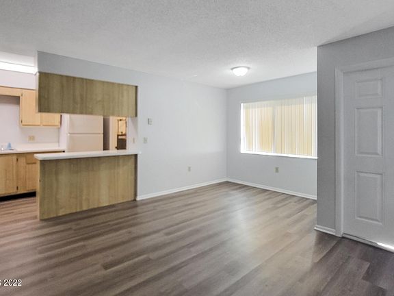 3rd image of 1358 Westover St #103