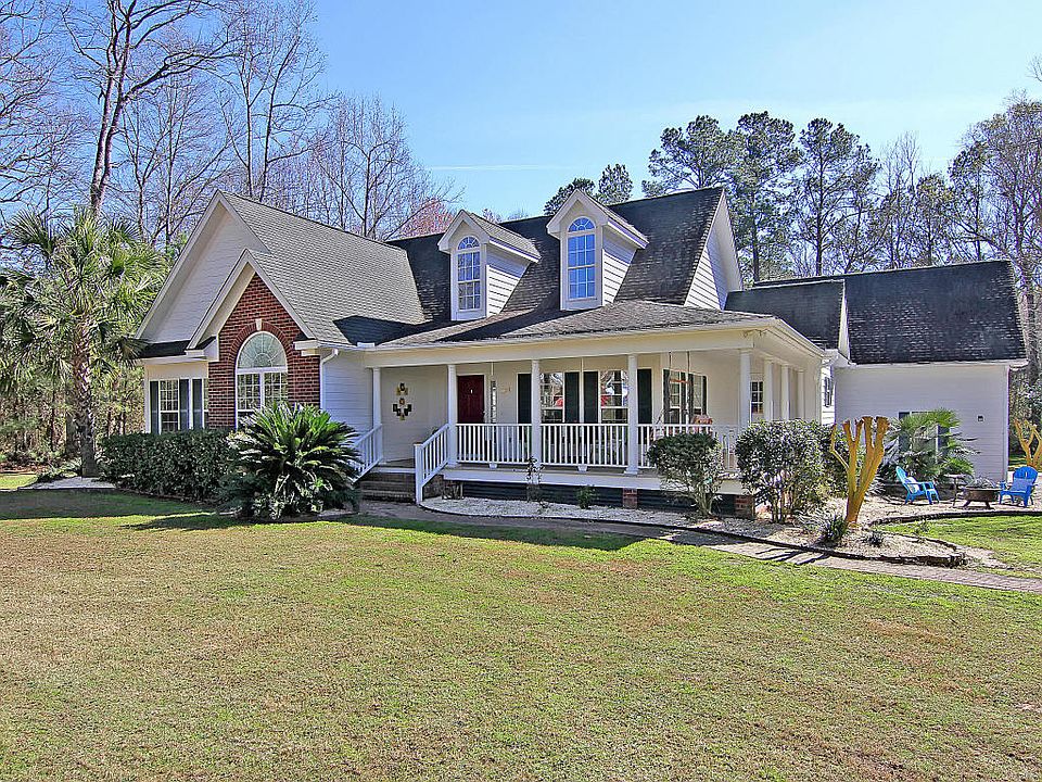 2nd image of 221 Oakwood Dr