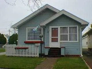 350 Sheldon St photo 1