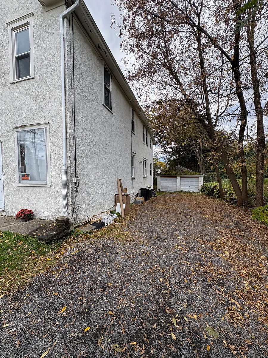 Building Photo - 100 Harry L Dr #1
