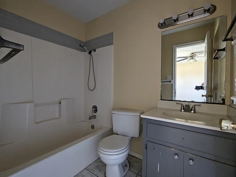 2210 W Elisa Ln — Photo 136