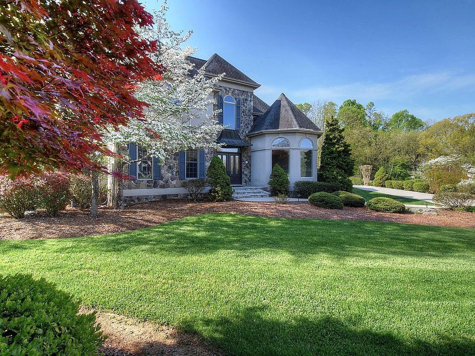 1st image of 8 Caitlin Ct #0