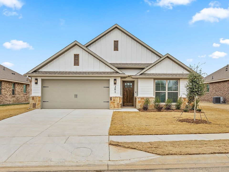 1st image of 1401 Oak Valley