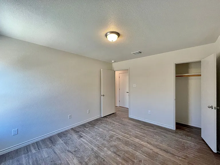 1704 Clovis Dr — Photo 10