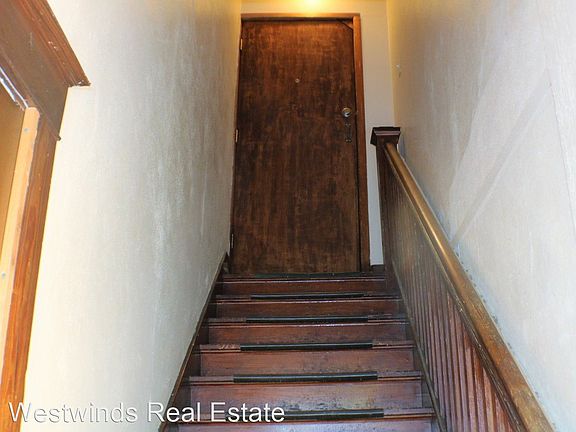 5th image of 415 N Van Buren St #1