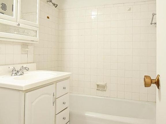 4th image of 505 E 79th St APT 6G