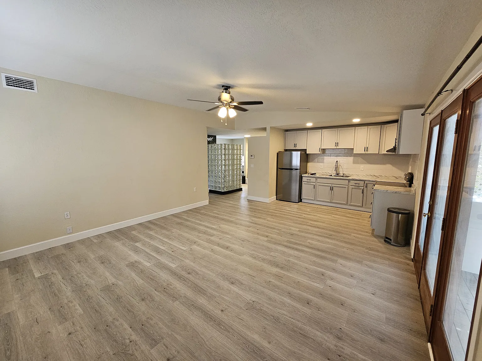 1 bed, 850 sqft, $1,400 — Photo 2