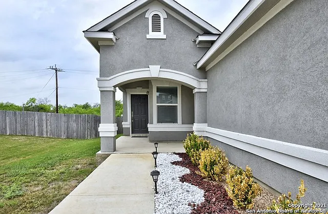 3 bed, 2.0 bath, 1362 sqft, $1,650 — Photo 3