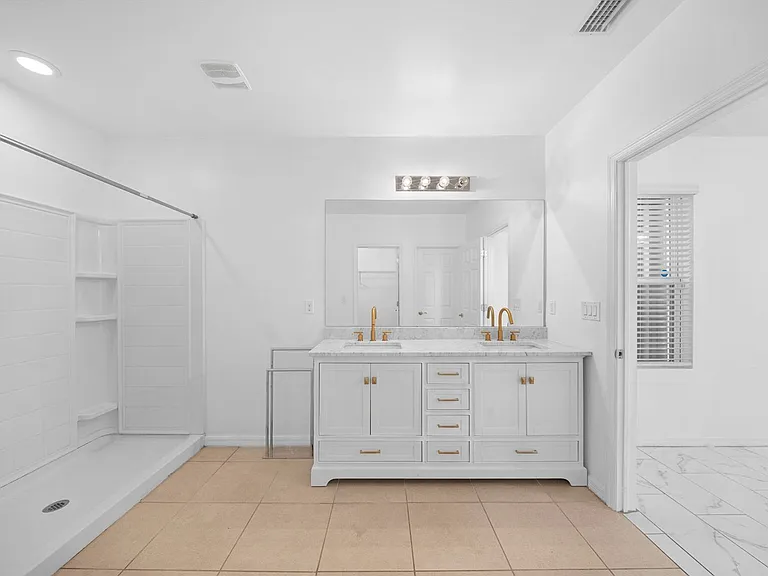 10464 Canal Brook Ln — Photo 20