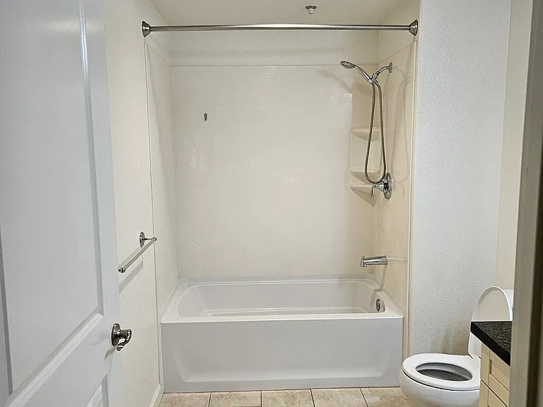 Diamond Creek Apartment — Photo 30