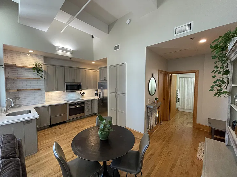 59C College St #407 — Photo 10