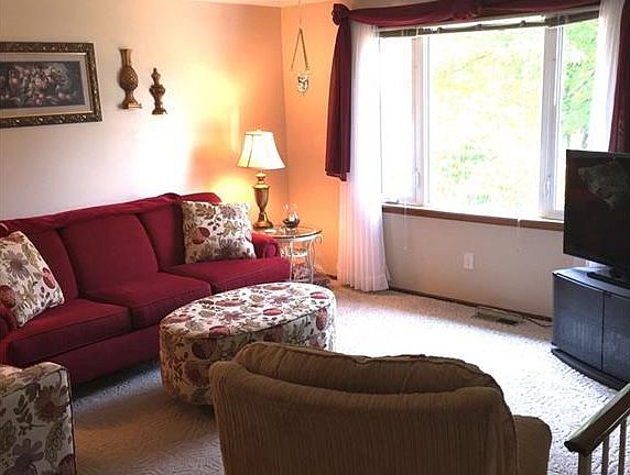 4th image of 5662 Radcliffe Ave