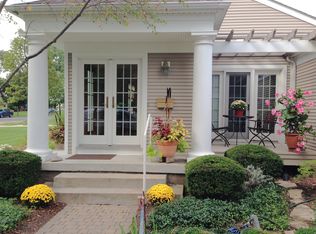 719 Larchlea Dr, Birmingham, MI 48009