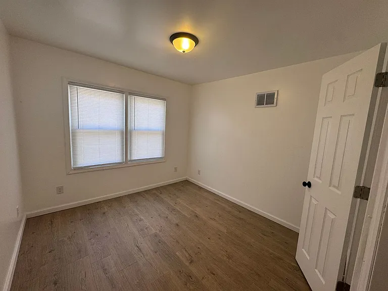 2230 Monroe St — Photo 13