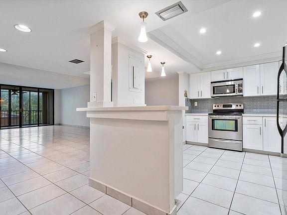 3rd image of 9735 NW 52nd St Floor 212-2