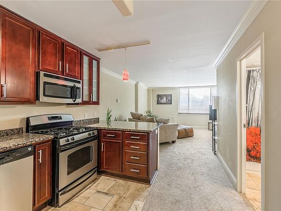 4th image of 700 E 8th St Unit 4S