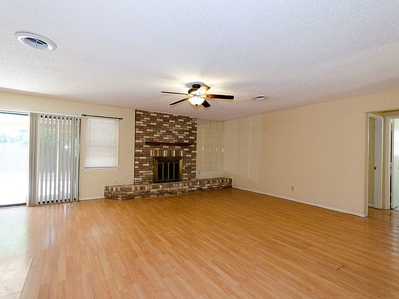 4th image of 2105 Dartmouth Pl