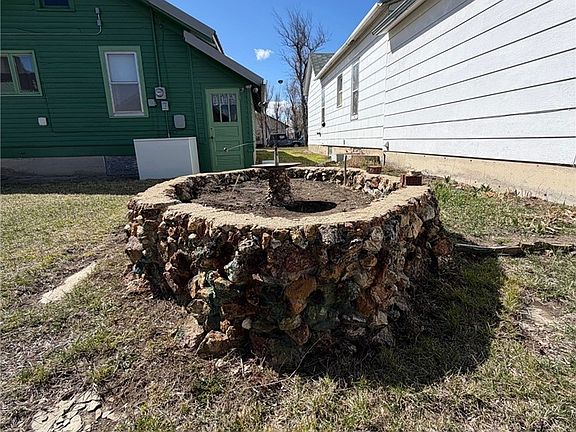 3rd image of 118 A Ave NW
