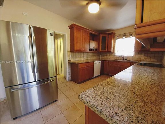 3rd image of 7721 Coquina Dr #7721