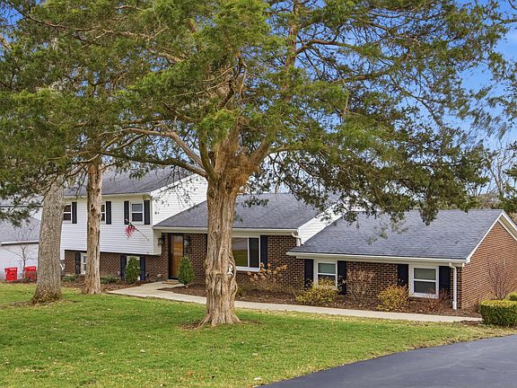 3rd image of 155 Carolyn Ln