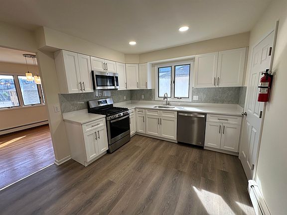 5th image of 407 Jane St #2