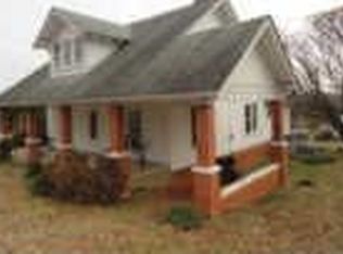 618 E Raleigh St, Siler City, NC 27344