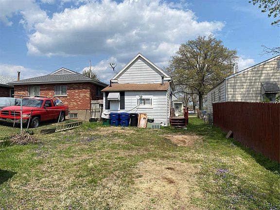 3rd image of 114 W Cartwright Ave