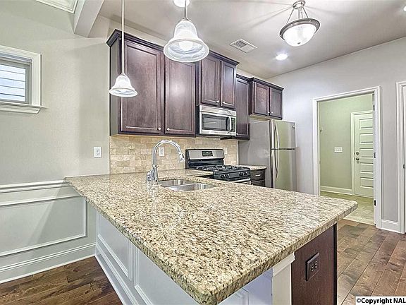 5th image of 7025 Camrose Ln