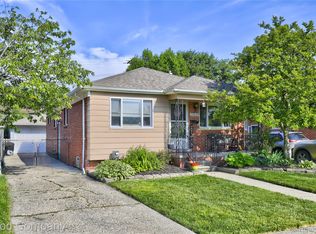 22626 Harmon St, Saint Clair Shores, MI 48080