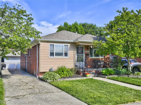 22626 Harmon St, Saint Clair Shores, MI 48080
