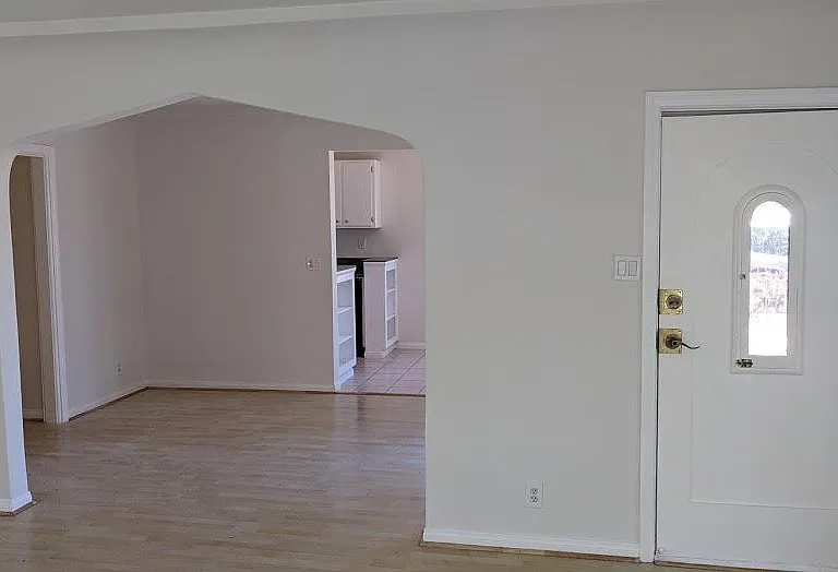 Dining room archway walk in