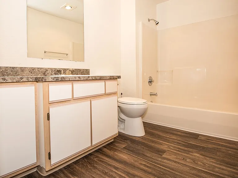 Rivercrest Apartments — Photo 17